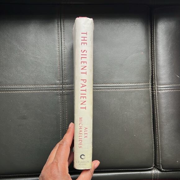 The Silent Patient | Hardcover Novel NY Times Bestseller Book Suspense Thriller - Picture 4 of 4